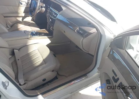 2010 Mercedes-Benz E 550 из США, поврежденный, VIN WDDHF7CB2AA132816